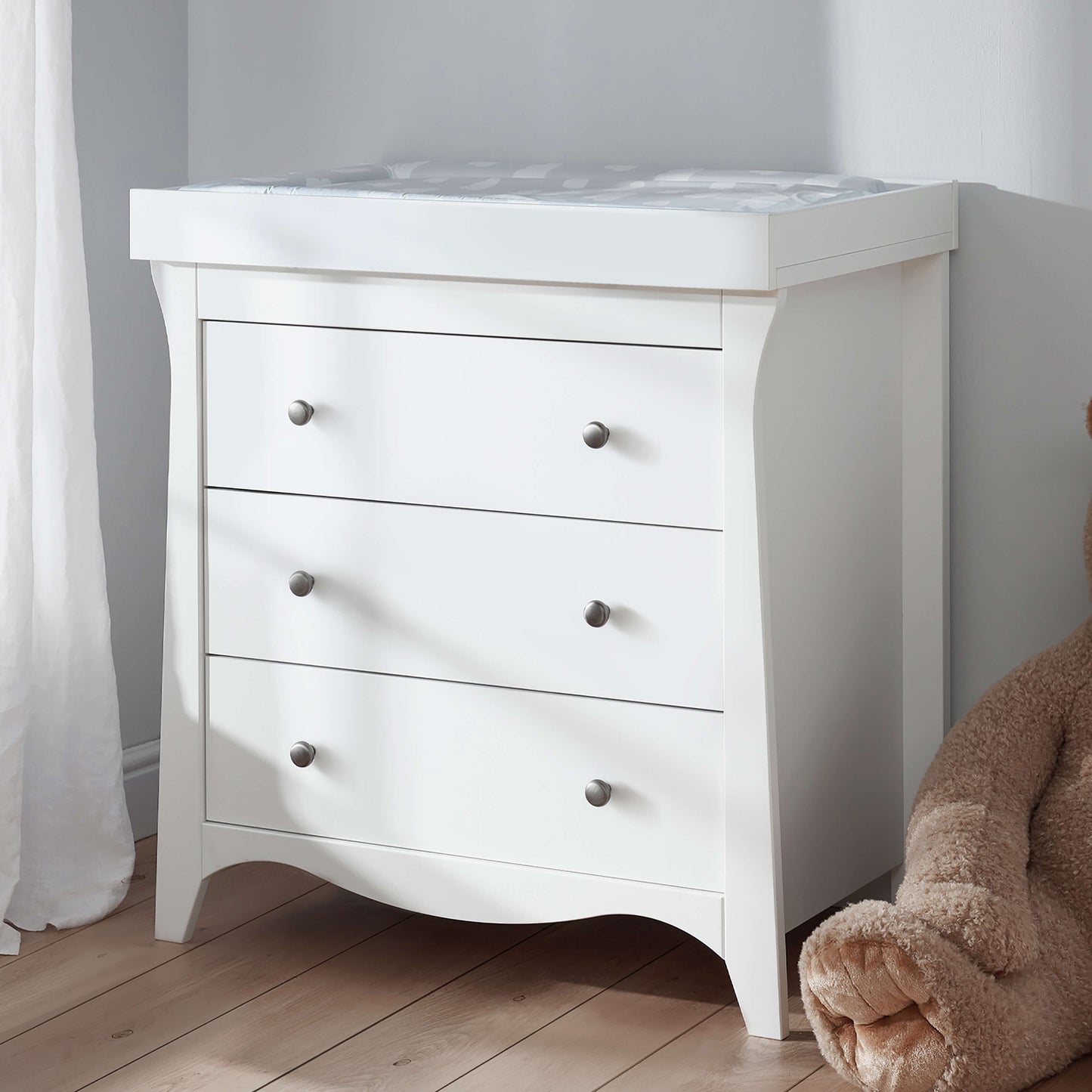 CuddleCo Clara 2pc Set 3 Drawer Dresser & Cot Bed - White